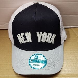 New Era Gray and White 9FORTY Cap NBL NEW YORK YANKEES Snap Back
